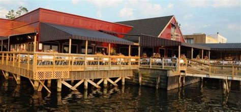 Louie's clam bar - Louie s Oyster Bar is located in Port Washington, New York, where it serves Long Island s best seafood in a casual diner-style atmosphere. …